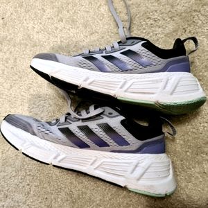Adidas Questar size 7